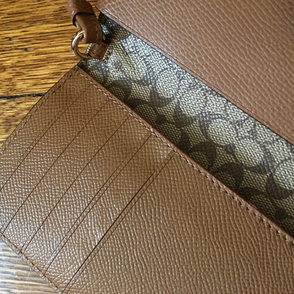 Coach Wristlet - Picture 4 of 8